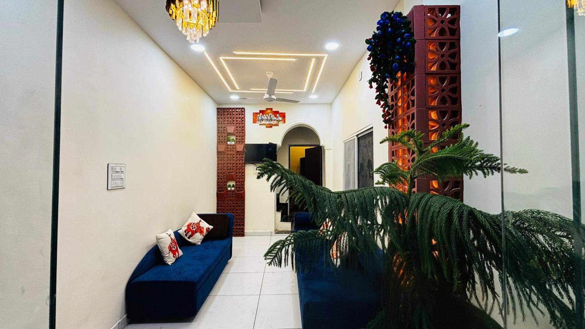 Hotel Shreenidhi Comfort Stay Удджайн Екстер'єр фото