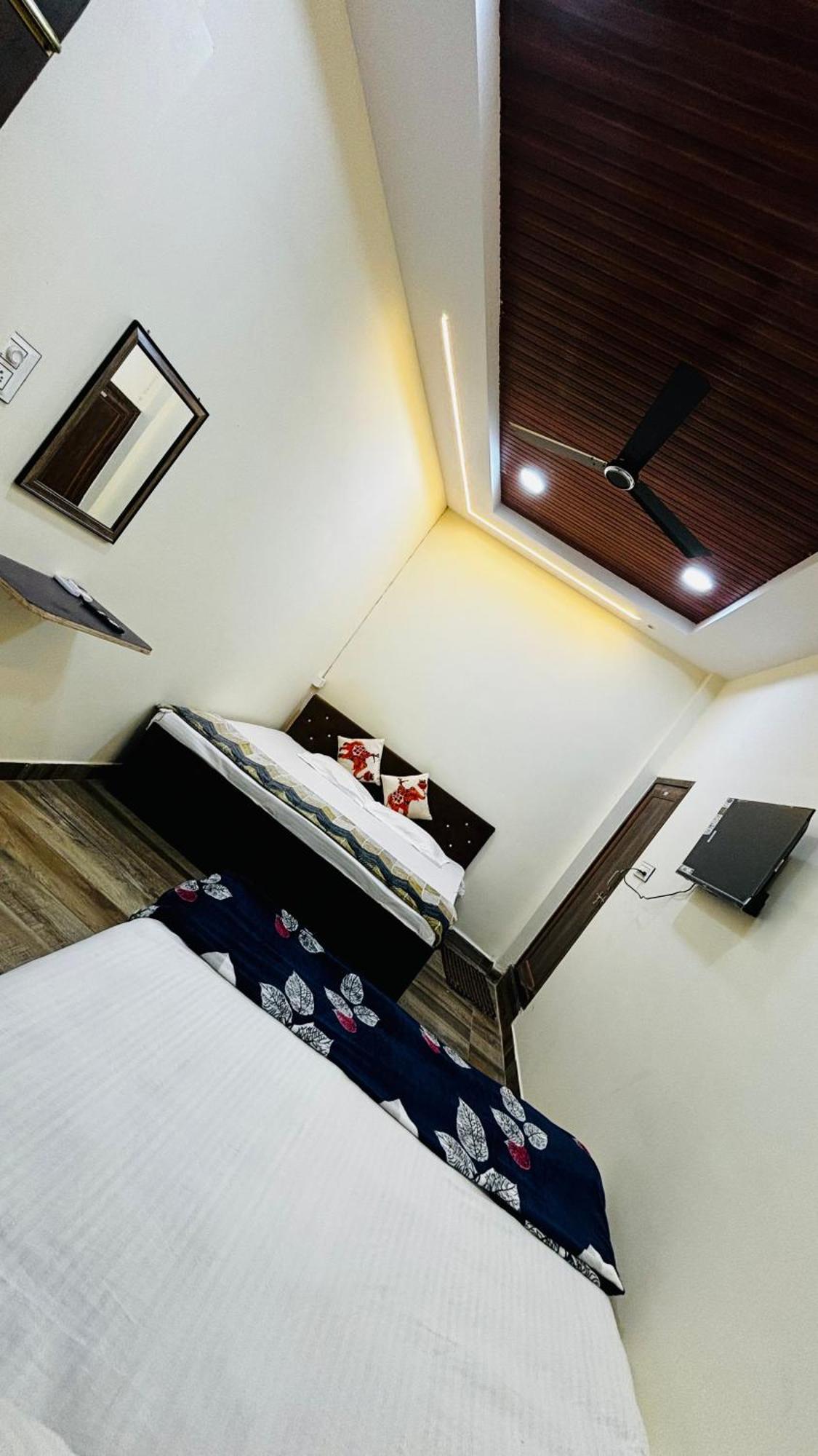 Hotel Shreenidhi Comfort Stay Удджайн Екстер'єр фото