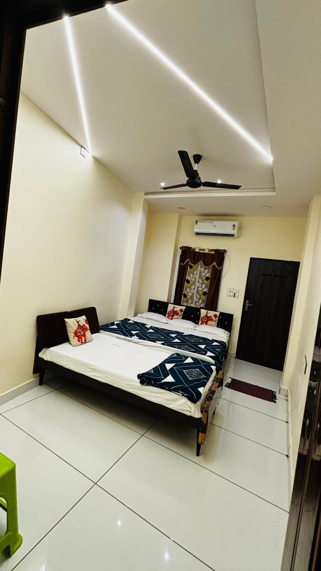 Hotel Shreenidhi Comfort Stay Удджайн Екстер'єр фото